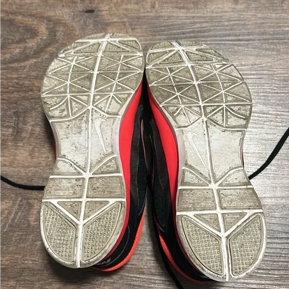 Women’s Nike Shoes Sz. 8 - Picture 4 of 4
